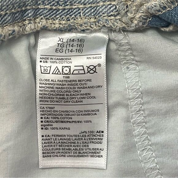 New with Tags Old Navy Girls Blue Denim Cut-Off Overall Shorts Size XL (14-16) - Picture 5 of 6